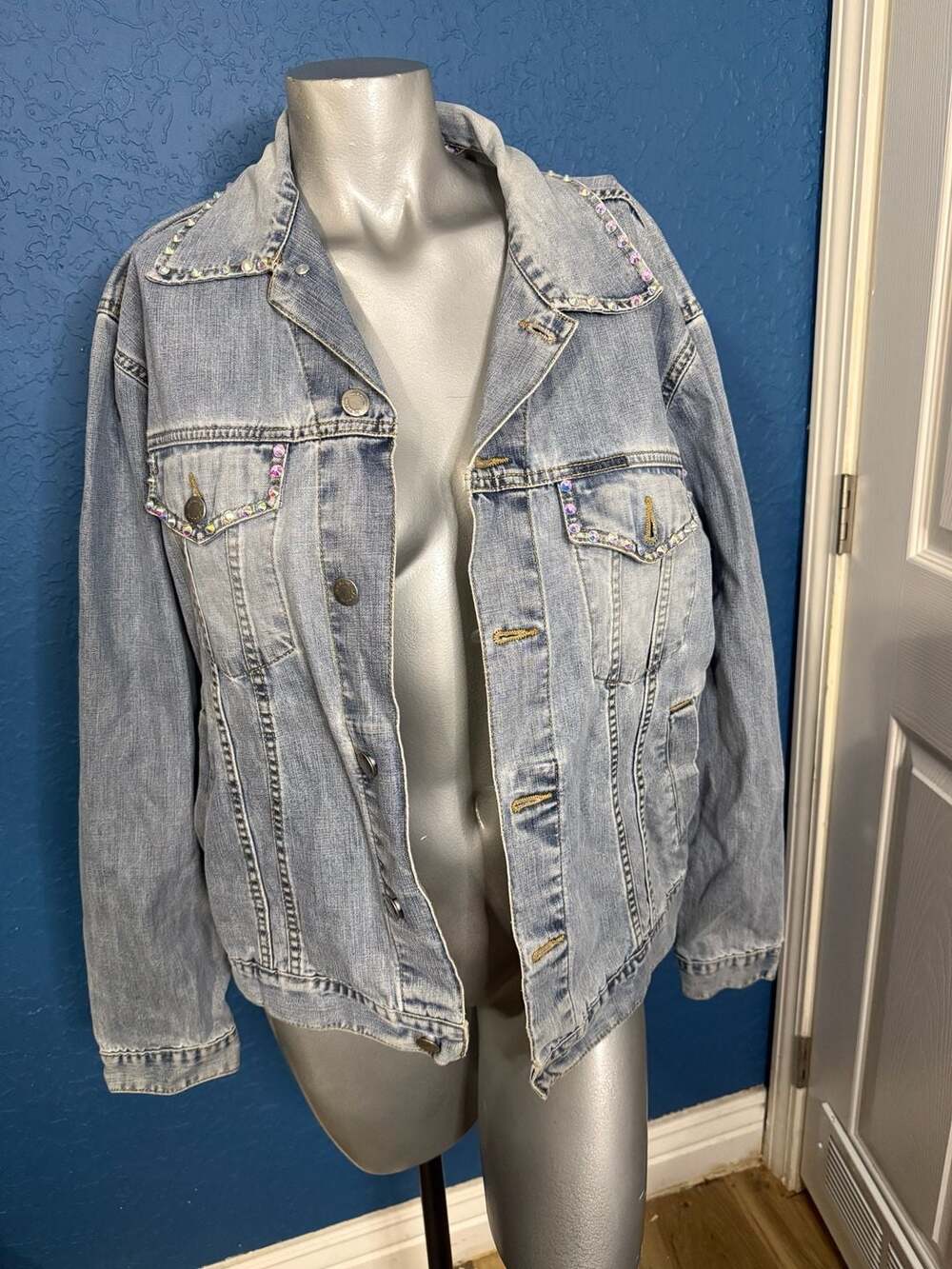 Comfort Denim Rhinestone Jean Jacket M Oversized Light Wash Y2K Western Bling